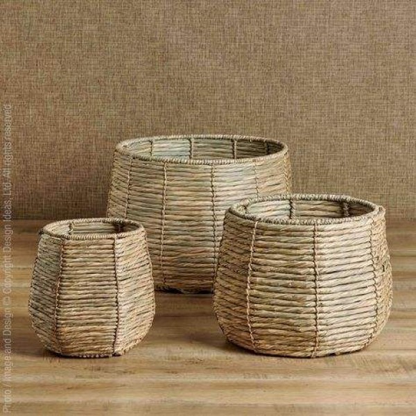 The extra-large water hyacinth storage basket is perfect for organising toys, clothes or household items