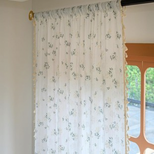 2026 Factory Direct Supply Cross border E-commerce Platform Amazon Explosive New Product White Lilac Flower with Broom Curtain Worker