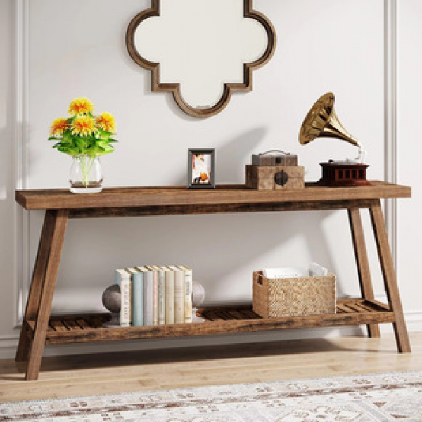 The extra long sofa table behind the cross-border sofa is used for the hallway entrance passage and the control console entrance table in the living room